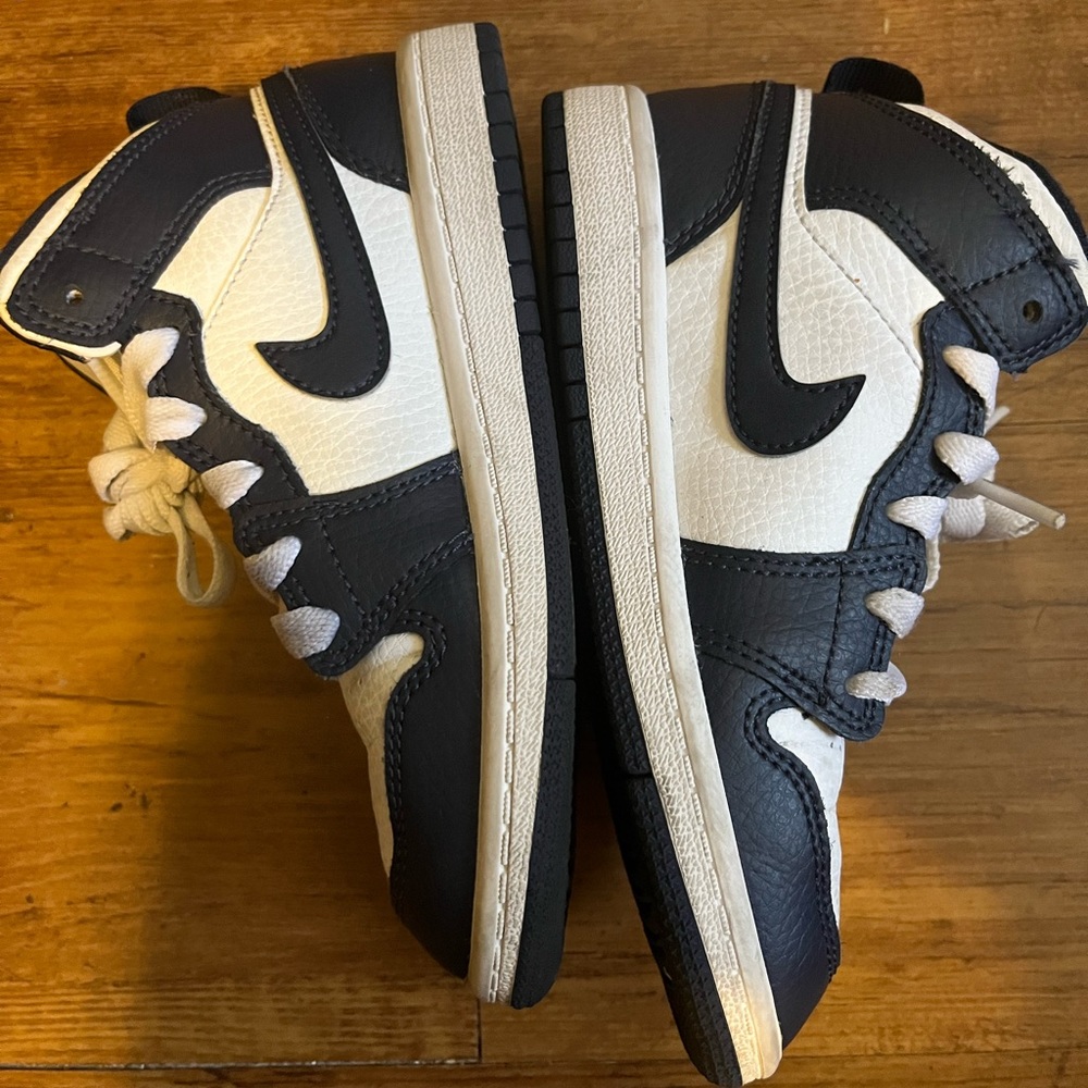 Navy blue Air Jordan 1s